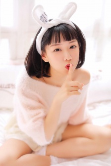 没有穿衣服的美女图片